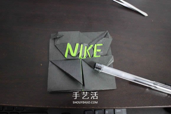 耐克标志的折纸方法 怎么折NIKE标志的图解(图28)