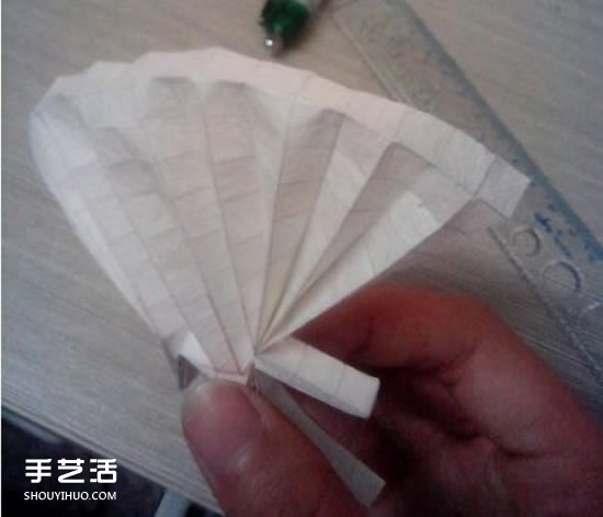 美丽天使的折纸方法 手工折叠立体天使图解(图21)