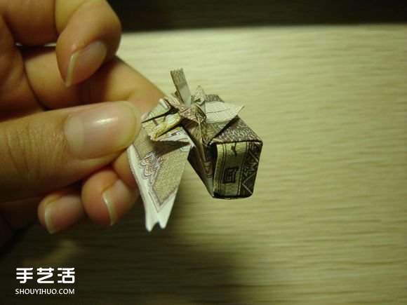 纸币折纸照相机图解 美金折相机的折法详解(图61)