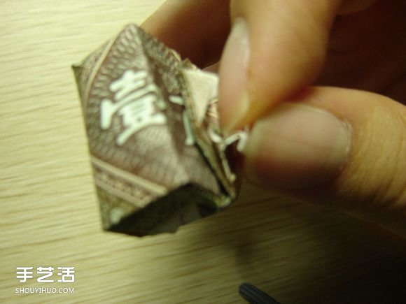 纸币折纸照相机图解 美金折相机的折法详解(图64)