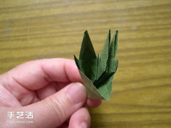 折纸娃娃的制作方法 穿裙子娃娃的折法图解(图7)