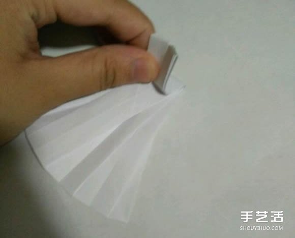 折纸婚纱裙的折法图解 婚纱的折纸方法步骤(图10)