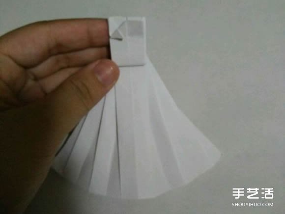 折纸婚纱裙的折法图解 婚纱的折纸方法步骤(图13)