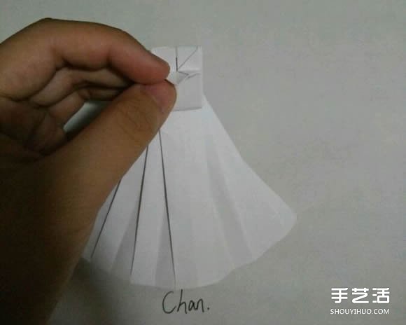 折纸婚纱裙的折法图解 婚纱的折纸方法步骤(图16)