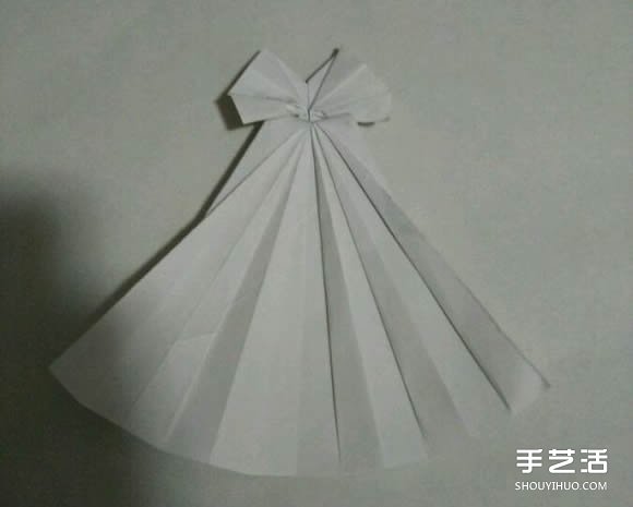 折纸婚纱裙的折法图解 婚纱的折纸方法步骤(图18)