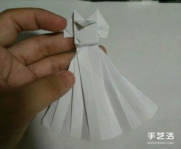 折纸婚纱裙的折法图解 婚纱的折纸方法步骤(图20)