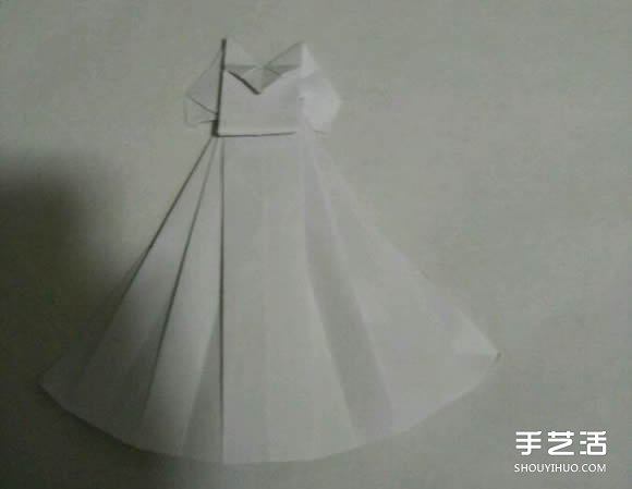 折纸婚纱裙的折法图解 婚纱的折纸方法步骤(图19)