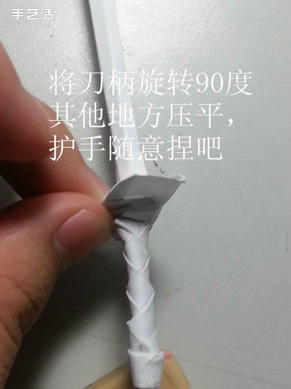 纸武士刀的折法图解 折纸日本刀的方法步骤(图26)