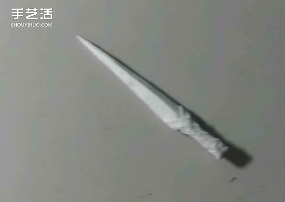 纸武士刀的折法图解 折纸日本刀的方法步骤(图28)